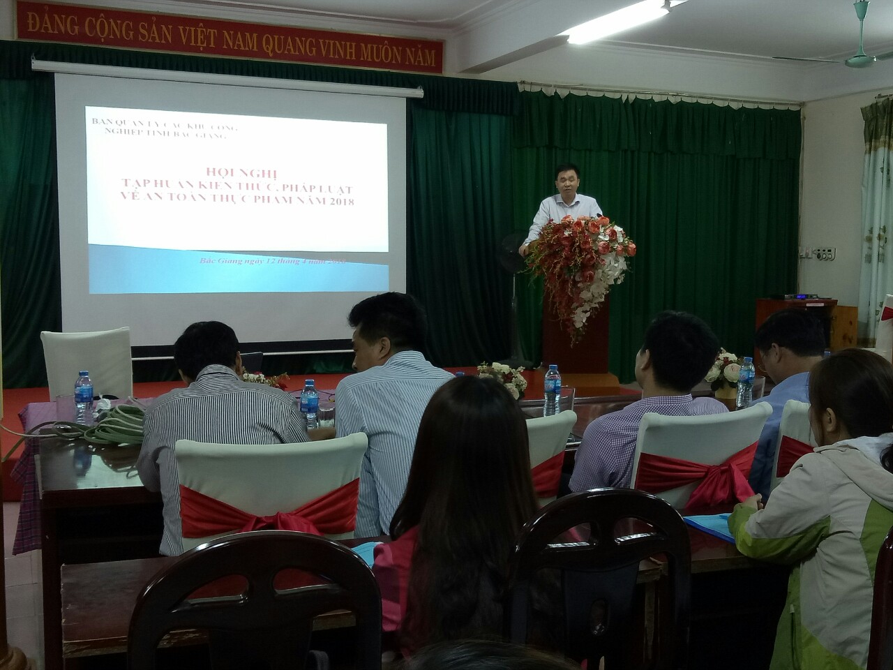 Lãnh đạo Ban Quản lý các khu công nghiệp tỉnh Bắc Giang khai mạc hội nghị tập huấn kiến thức, pháp luật về an toàn thực phẩm ngày 12/4/2018