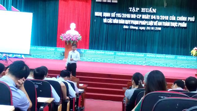 Phó Chánh thanh tra Bộ Y tế Nguyễn Văn Nhiên phổ biến, truyền đạt quy định xử phạt vi phạm hành chính về ATTP